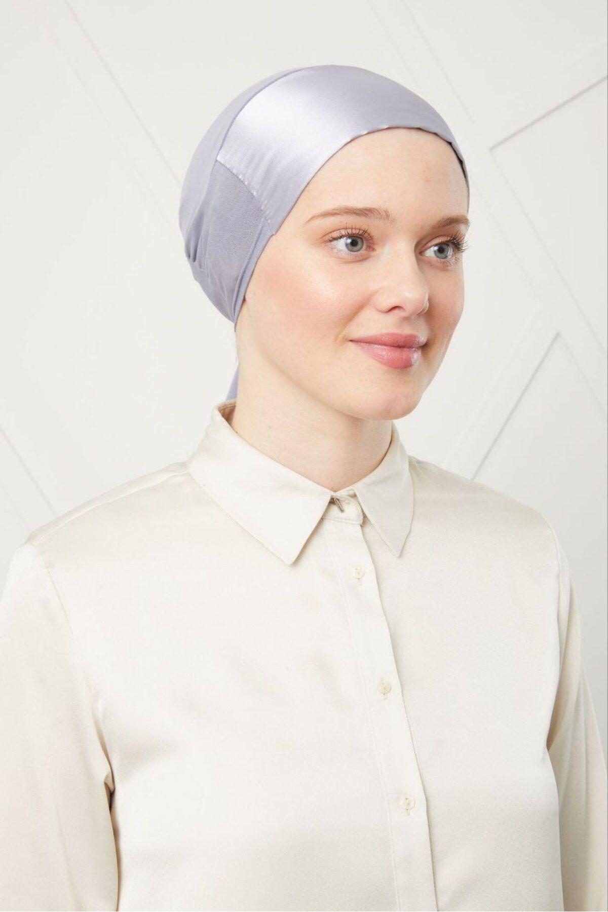 Kadın Tesettür Bağlamalı Saten Bone Açık Gri - Standart