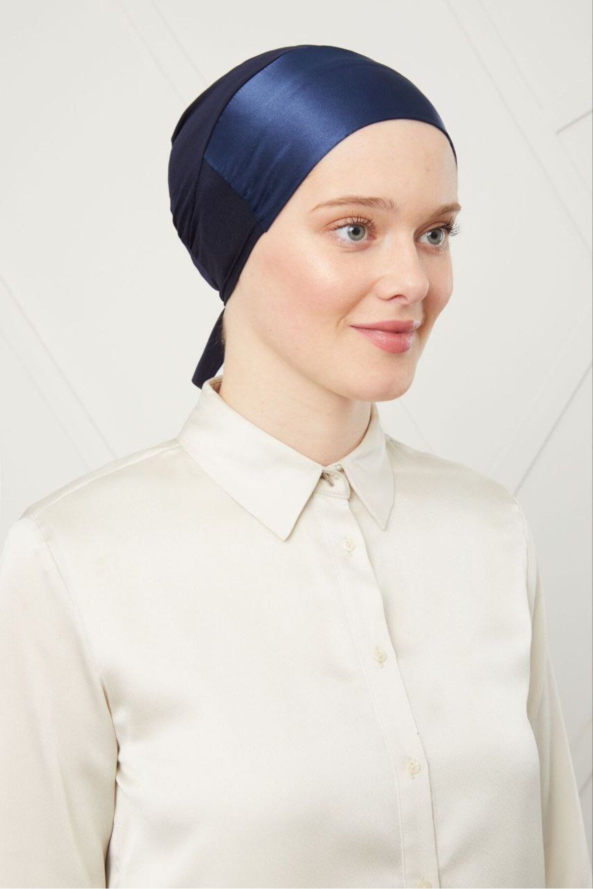 Kadın Tesettür Bağlamalı Saten Bone Lacivert - Standart