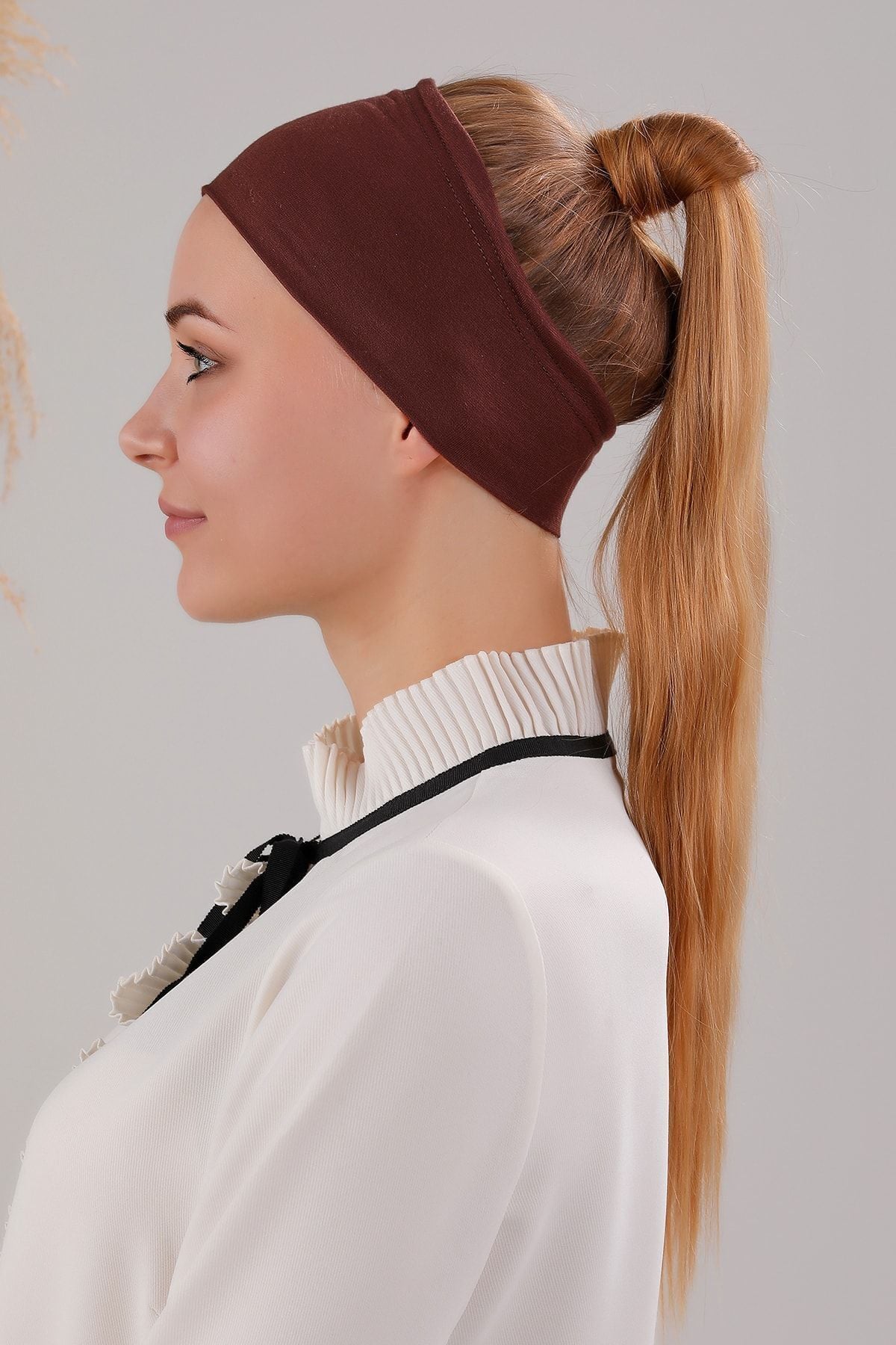 Kadın Tesettür Dikişsiz Silikonlu Kaymaz Bandana Spor Bone Kahverengi - Standart