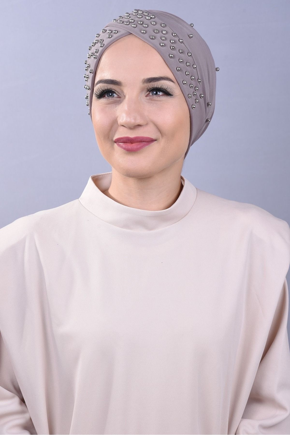 Kadın Tesettür İncili Taşlı Havuz Dış Bone Açık Gri - Standart