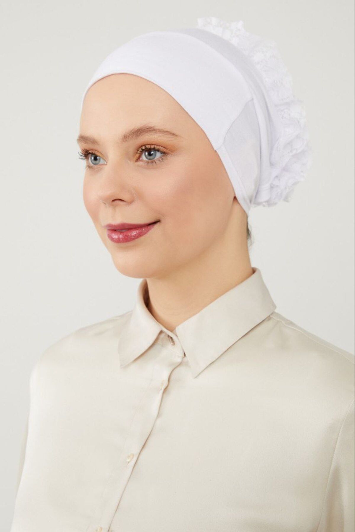 Kadın Tesettür Silikonlu Kaymaz Fırfırlı Dolgulu Topuz Bone Beyaz-Beyaz - Standart