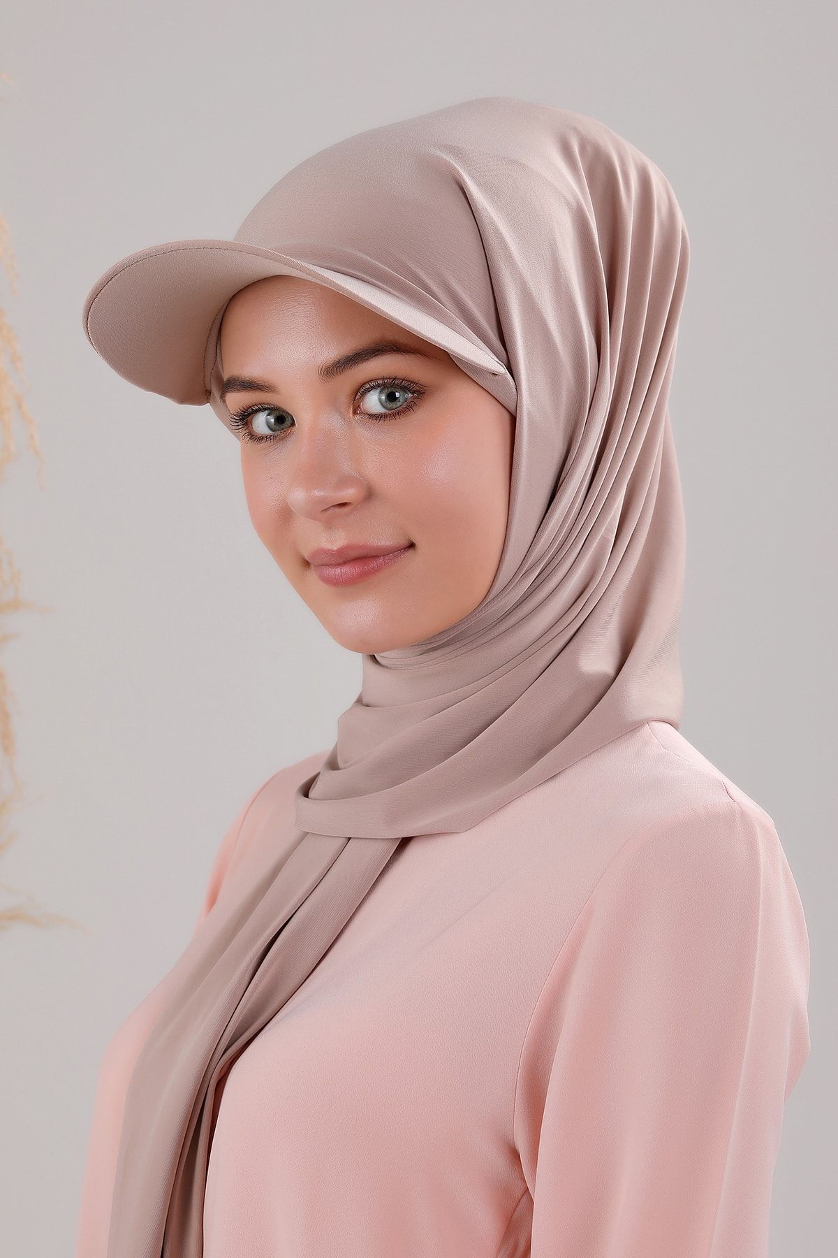 Kadın Tesettür Şapkalı Pratik Boneli Hazır Şal Sütlü Kahve - Standart