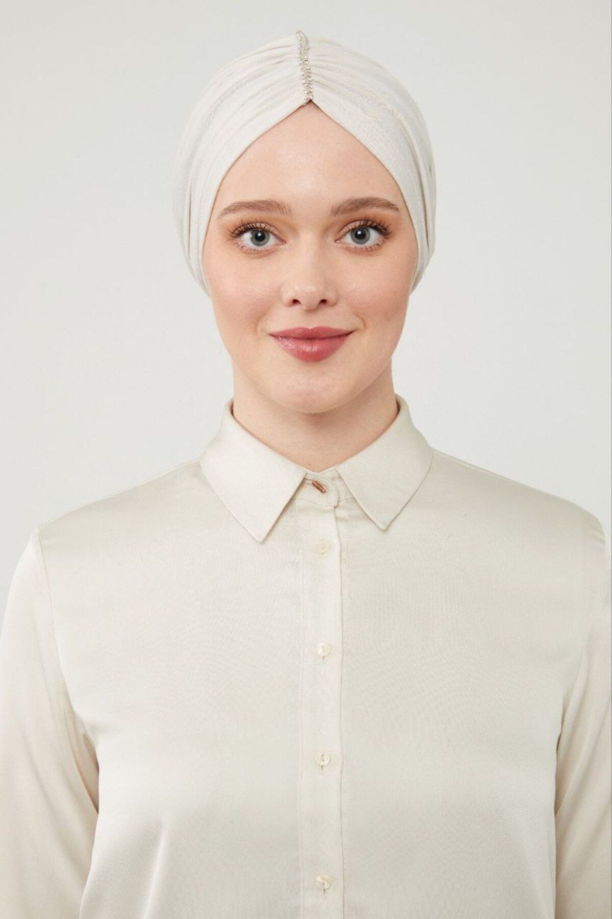 Kadın Tesettür Taşlı Dış Bone Ekru - Standart