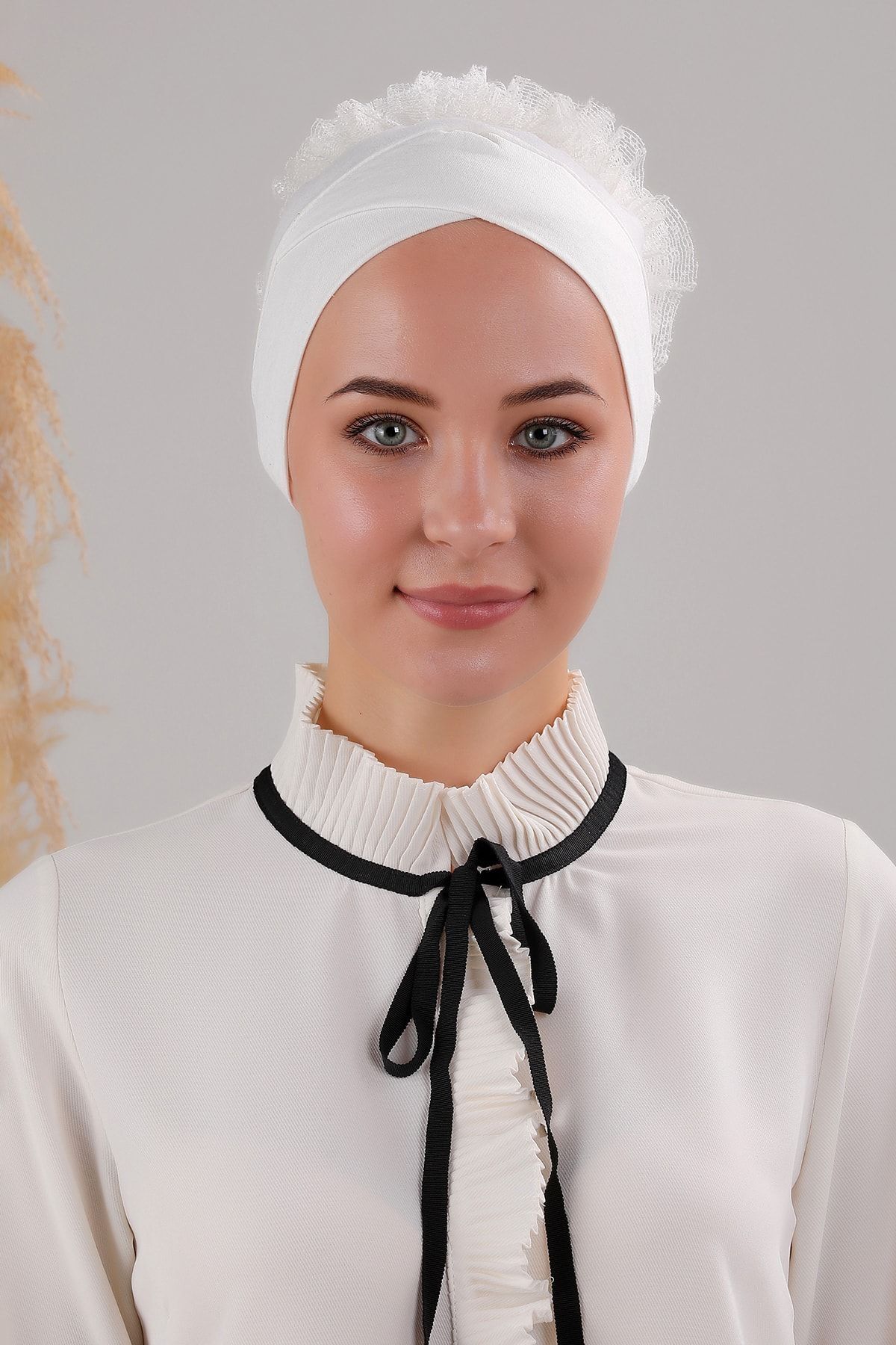 Tesettür Fırfırlı Çapraz Bone Ekru - Standart
