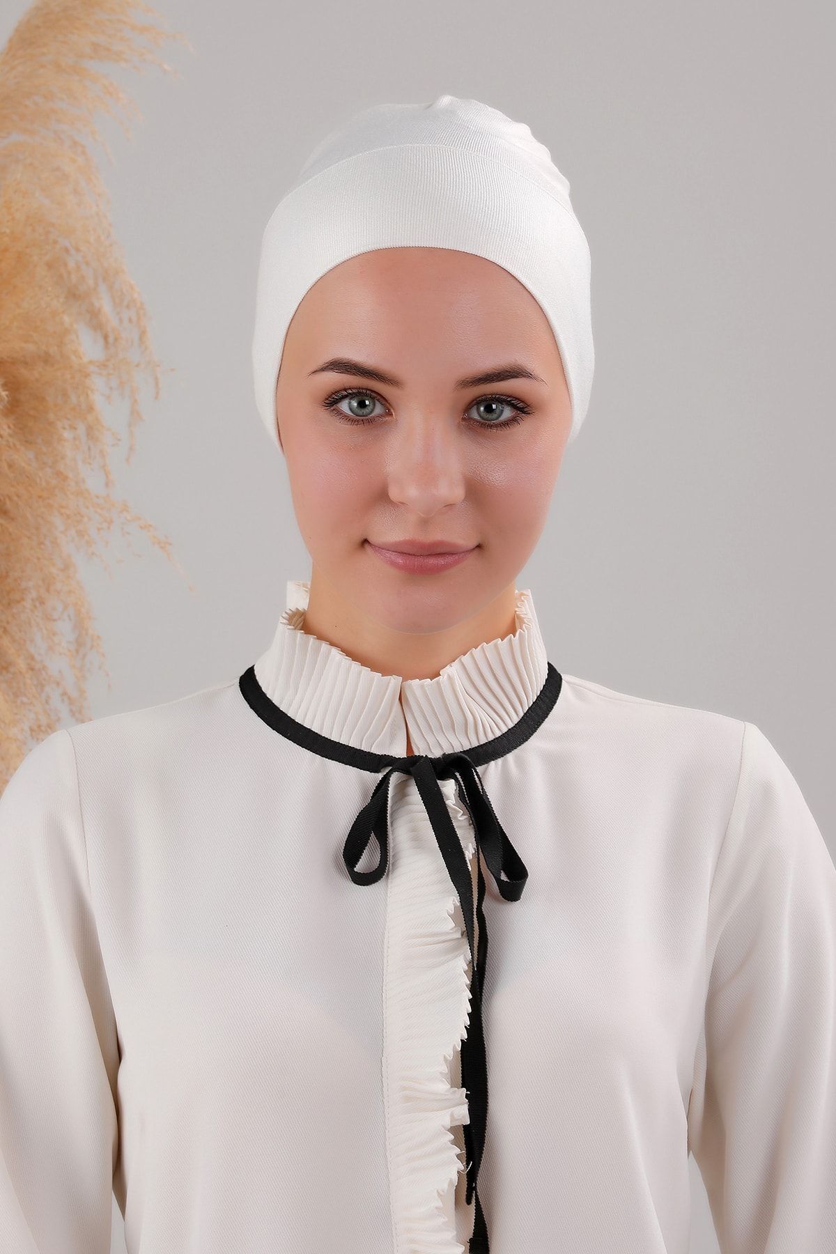 Tesettür Geçmeli Bağcıklı Viskon Likralı Bone Ekru - Standart