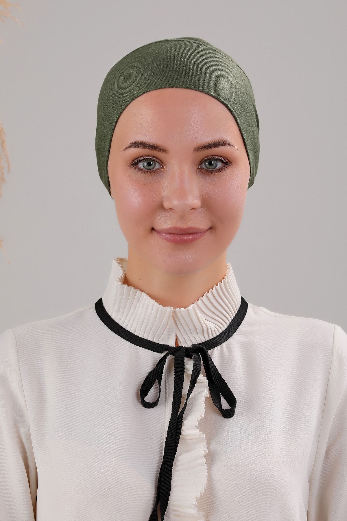 Tesettür Geçmeli Bağcıklı Viskon Likralı Bone Haki - Standart