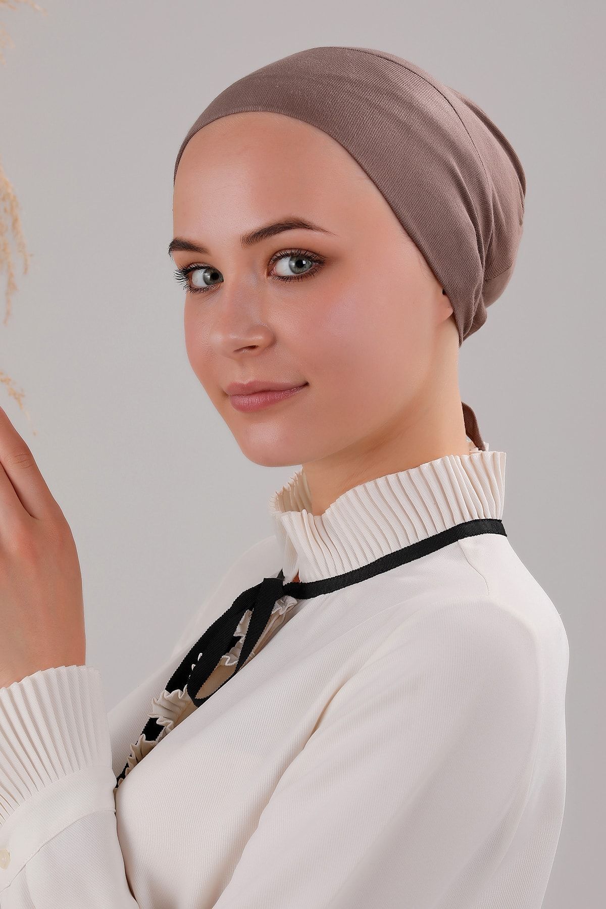 Tesettür Geçmeli Bağcıklı Viskon Likralı Bone Sütlükahve - Standart