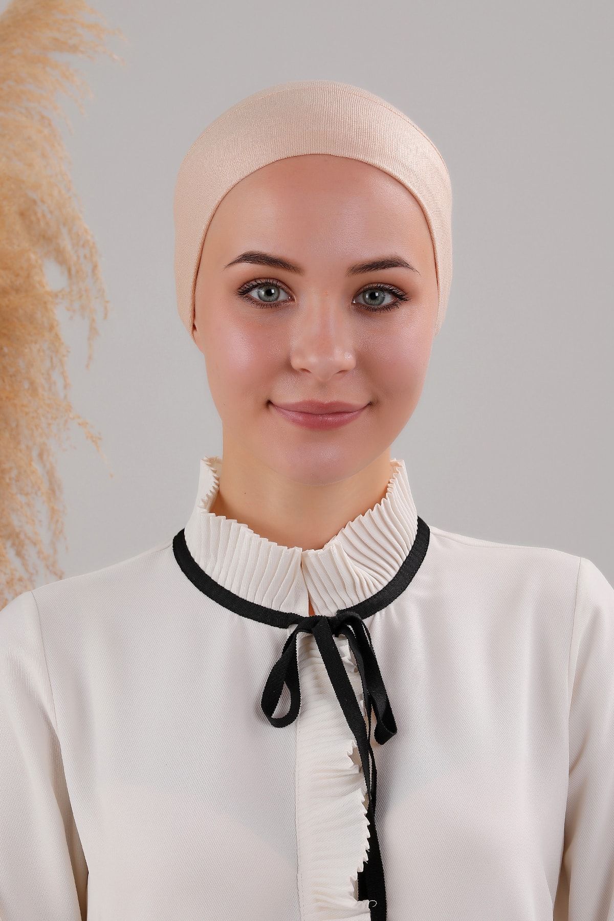 Tesettür Geçmeli Bağcıklı Viskon Likralı Bone Krem - Standart