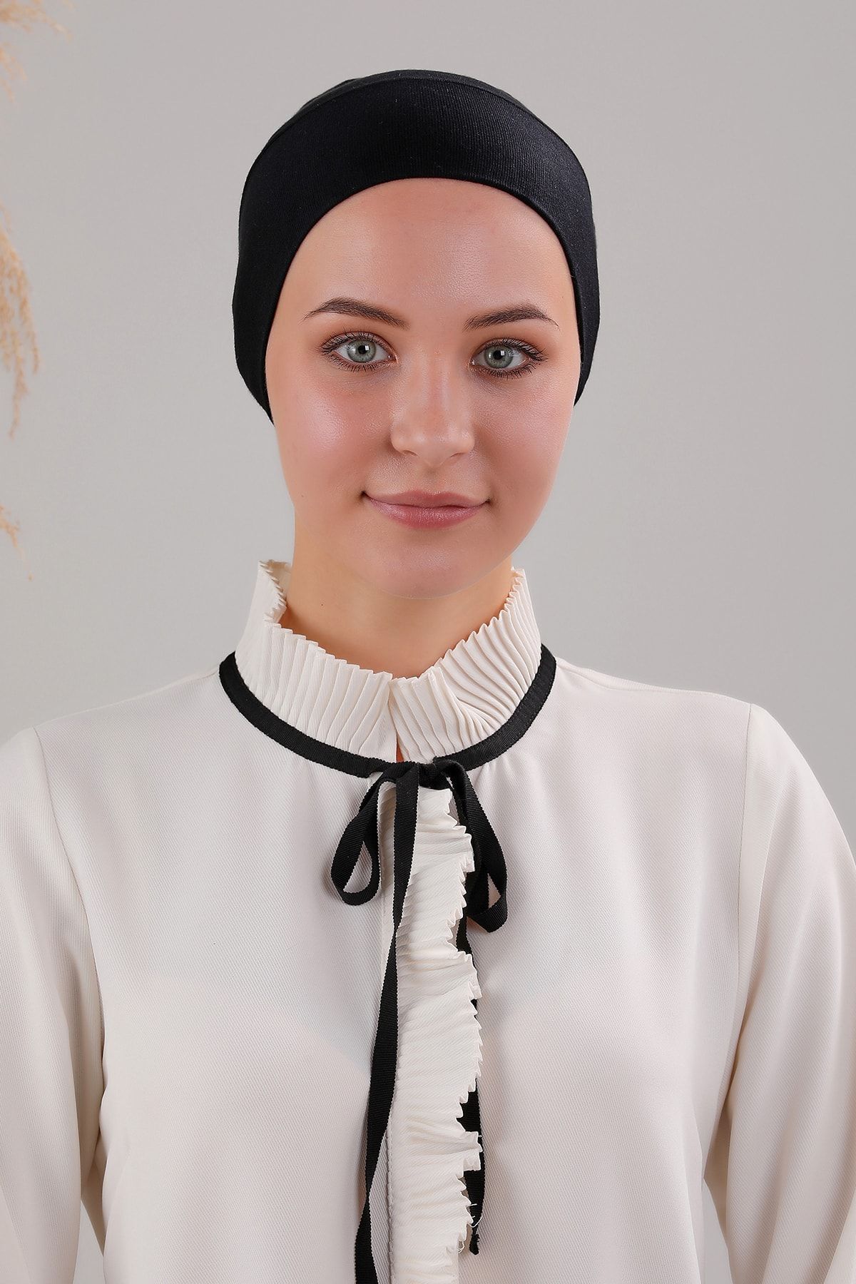 Tesettür Geçmeli Bağcıklı Viskon Likralı Bone Siyah - Standart